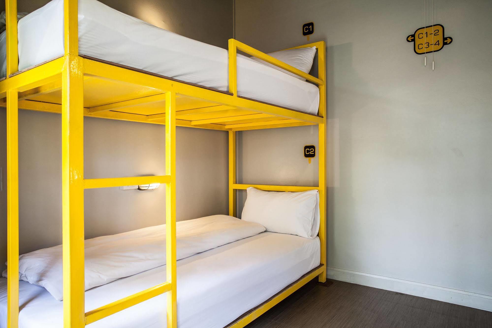 Your Hostel Krabi town Extérieur photo