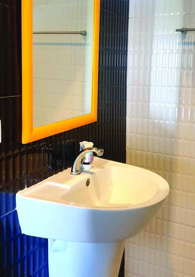 Your Hostel Krabi town Extérieur photo